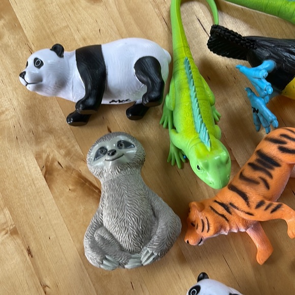 GUC set of 13 plastic animals for block center or other pretend play! - Picture 5 of 8